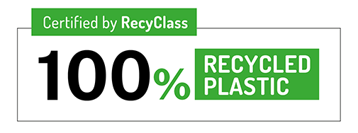 
			Ein offener Versandkarton mit verpackten Produkten in Luftpolsterfolie, darüber das ClimatePartner- und RecyClass-Logo
