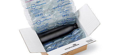 
				Offener Karton mit Luftpolsterfolie